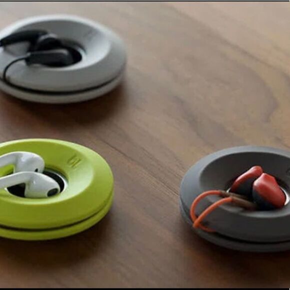 Blue Lounge Magnetic Cord Cable yo-yo Storage - Picture 3 of 6